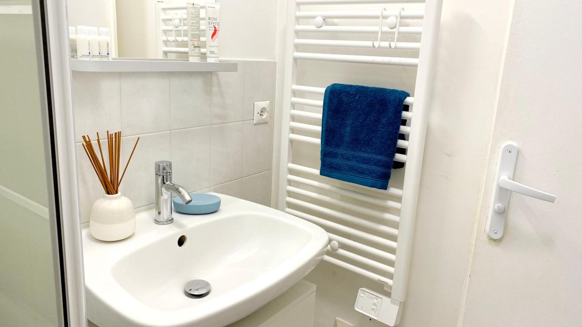 Studio Cosy Au Pied De La Gare De Cergy Le Haut - 35 Min De Paris Apartment Exterior foto